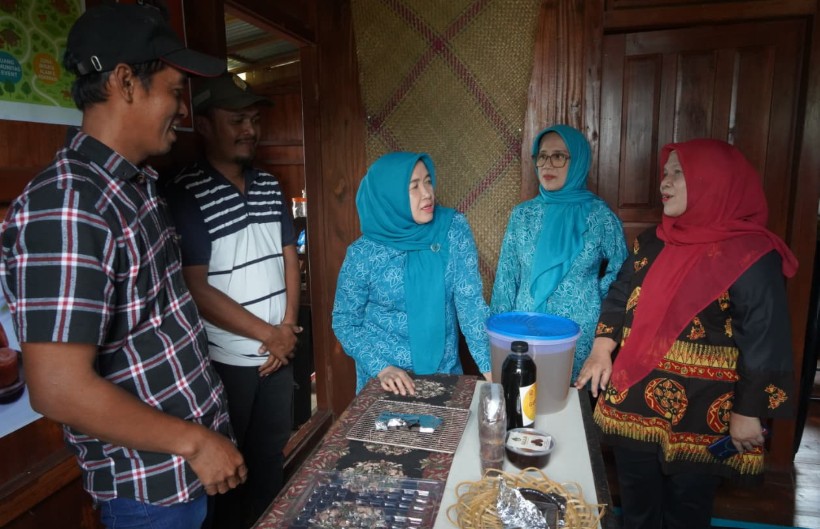 Hj. Hesti Haris Apresiasi Inovasi Rumah Kreatif Nekno dalam Pemanfaatan Limbah Sawit