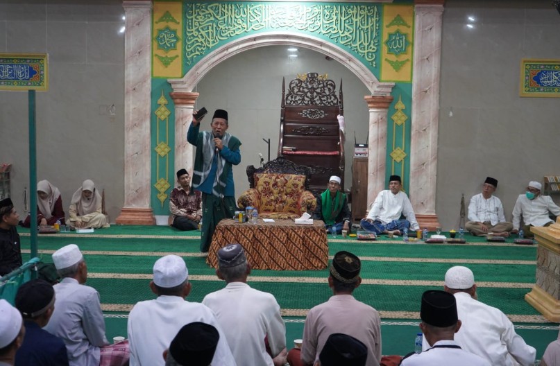 Wagub Sani saat menghadiri Peringatan Maulid Nabi Muhammad SAW 1447 H/2025 M, bertempat di Masjid Baiturrahman RT. 03 Desa Kunangan, Kecamatan Taman Rajo, Kabupaten Muaro Jambi.