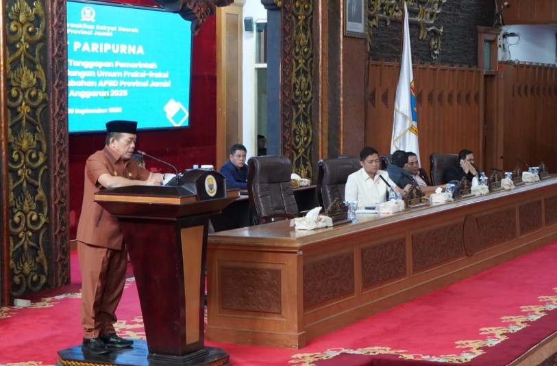 Gubernur Al Haris Beri Jawaban Atas Pandangan Umum Fraksi-Fraksi Terkait APBD Perubahan 2025