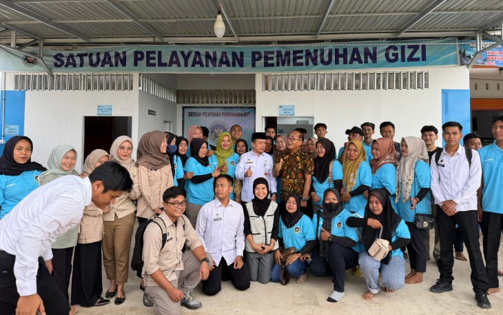 Tinjau SPPG di Pemayung, Gubernur Al Haris Minta Beli Bahan Pokok di Jambi Agar Perputaran Ekonomi Semakin Meningkat