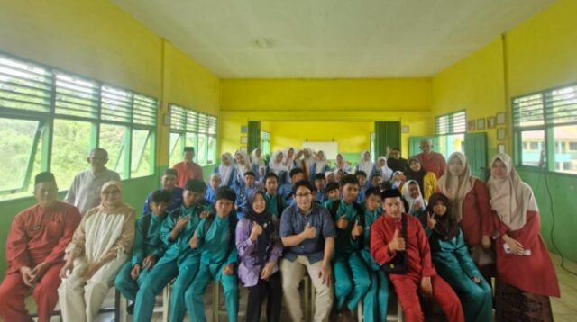 Hj. Hesti Haris Tinjau Penerapan Metode Smart Edu di SMPN 23 Kota Jambi