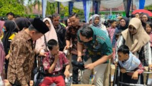 Gubernur Al Haris Salurkan Bantuan Dumisake Pendidikan di Merangin: Tak Ada Lagi Anak Jambi Putus Sekolah Karena Biaya