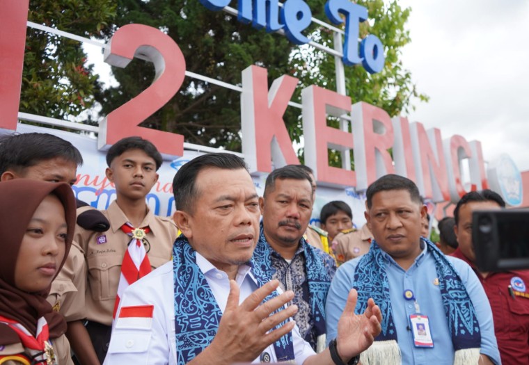 Gubernur Al Haris dan Bupati Kerinci Serahkan Bantuan Dumisake Pendidikan Kepada 320 Siswa