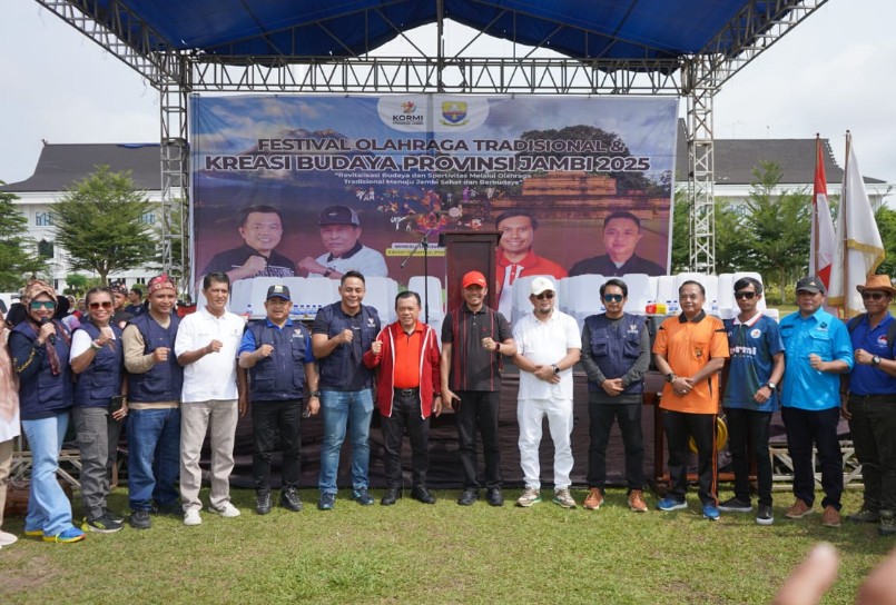Gubernur Jambi, Al Haris saat menghadiri Pembukaan Festival Olahraga Masyarakat Tradisional dan Kreasi Budaya Komite Olahraga Masyarakat Indonesia (KORMI) Provinsi Jambi Tahun 2025.