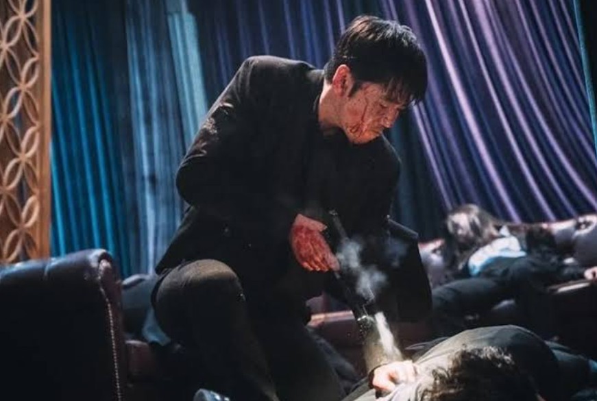 2. Review Spiritwalker (2021): Film Thriller Korea tentang Identitas, Tubuh Berganti, dan Aksi Tanpa Henti