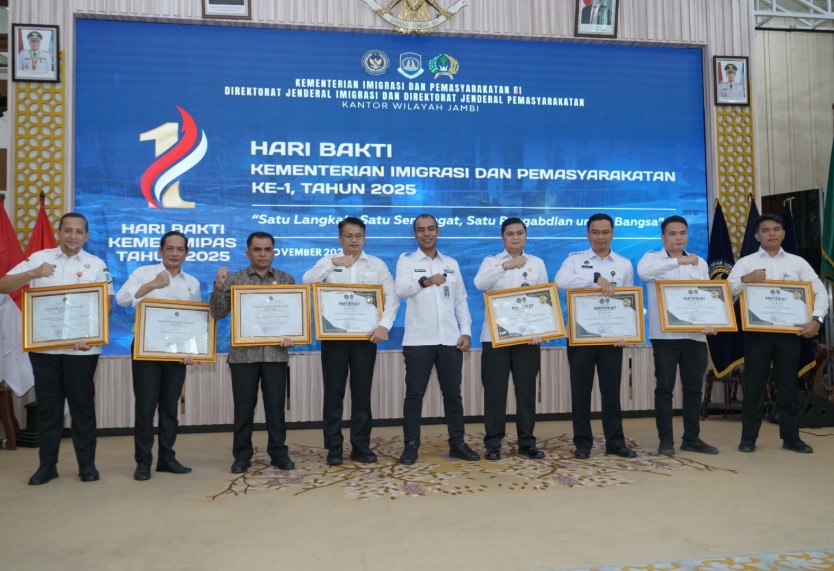 DPMPTSP Kota Jambi Raih Penghargaan Imigrasi: Wujud Kolaborasi dan Penguatan Layanan di MPP