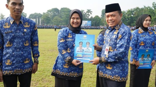 Di Momen HUT KORPRI Ke-54, Gubernur Al Haris Serahkan 6.438 SK ASN P3K