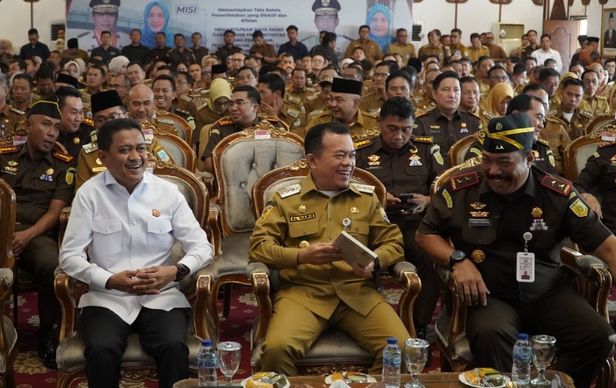 Gubernur Al Haris Bersama Kepala Daerah Se‑Provinsi Jambi dan Kejaksaan Teken MoU Pelaksanaan Pidana Kerja Sosial, Sekaligus Buka Rakor Camat