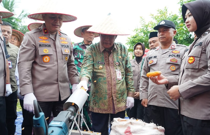Hadiri Panen Jagung, Wagub Sani Dukung Program Perkuat Kedaulatan Pangan Daerah dan Nasional