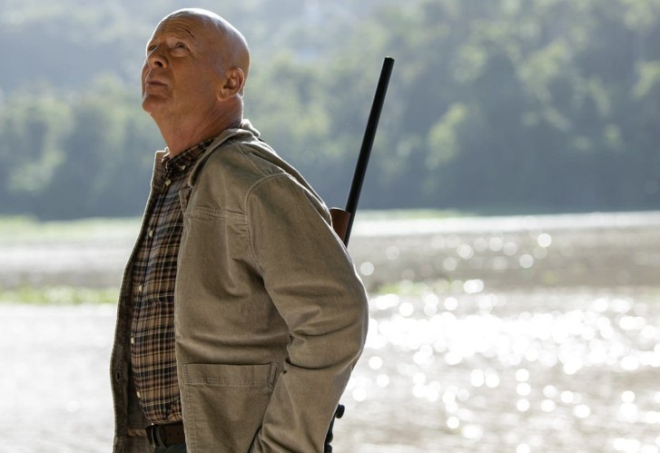 Out of Death (2021): Saat Bruce Willis Hadapi Kejahatan Polisi dalam Thriller Tegang