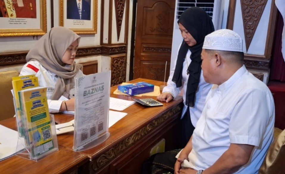 Kadis PUTR Jambi Muzakir Salurkan Zakat Fitrah 1447 H, Baznas RI Apresiasi Komitmen OPD Pemprov