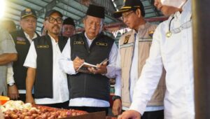 Wagub Sani Pimpin Sidak Pasar Angso Duo, Cek Harga Pangan Jelang Lebaran