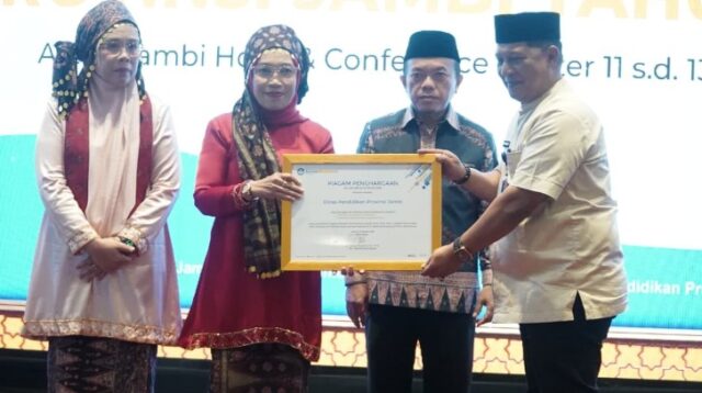 Dukung Program Prioritas GTK, Disdik Jambi Raih Penghargaan dari Balai Guru dan Tenaga Kependidikan