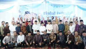 Halal Bihalal Sekaligus Open House di Kediaman Pribadi, Gubernur Al Haris Tekankan Pererat Kebersamaan