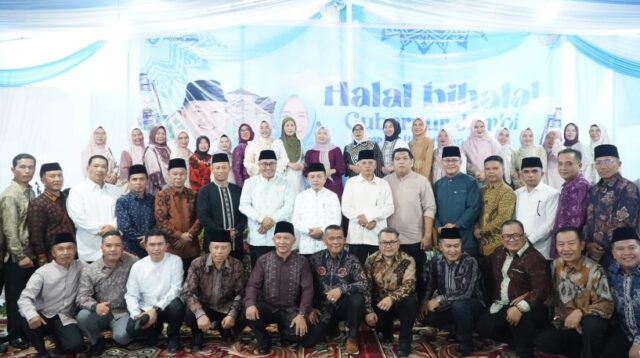 Halal Bihalal Sekaligus Open House di Kediaman Pribadi, Gubernur Al Haris Tekankan Pererat Kebersamaan