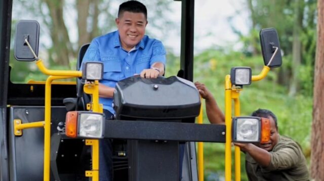 Dinas PUTR Jambi Laksanakan Kegiatan Peresmian dan Penyerahan Simbolis Pengadaan Alat Berat Tahun 2026