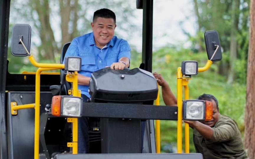 Dinas PUTR Jambi Laksanakan Kegiatan Peresmian dan Penyerahan Simbolis Pengadaan Alat Berat Tahun 2026