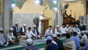 Safari Subuh di Masjid Raya Magat Sari, Gubernur Al Haris Ingatkan Warga Hadapi Kemarau dan Bijak Gunakan BBM