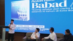 Gubernur Al Haris Hadiri Bedah Buku Babad Alas, karya Autobiografi-Reflektif Wamendagri Bima Arya Sugiarto