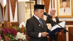 Lantik Sudirman sebagai Komisaris Utama Bank Jambi, Gubernur Al Haris Minta Pembenahan dan Kemandirian Bank Jambi