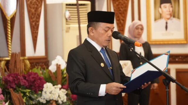 Lantik Sudirman sebagai Komisaris Utama Bank Jambi, Gubernur Al Haris Minta Pembenahan dan Kemandirian Bank Jambi