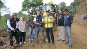Tanggap Darurat Infrastruktur: UPTD Workshop Dinas PUTR Jambi Fokus Perbaiki Jalur Logistik Ranah Pemetik