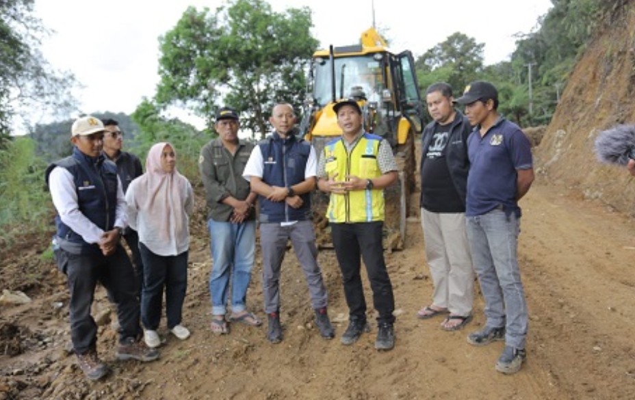 Tanggap Darurat Infrastruktur: UPTD Workshop Dinas PUTR Jambi Fokus Perbaiki Jalur Logistik Ranah Pemetik