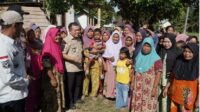 Tinjau Warga Selango yang Terdampak Banjir, Gubernur Al Haris Beri Motivasi Agar Tetap Tegar dan Sabar serta Gelontorkan 1 ton Beras