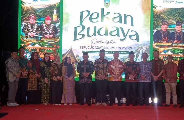 ​Wagub Abdullah Sani Tutup Pekan Budaya Sarolangun, Tekankan Budaya Sebagai Solusi Global