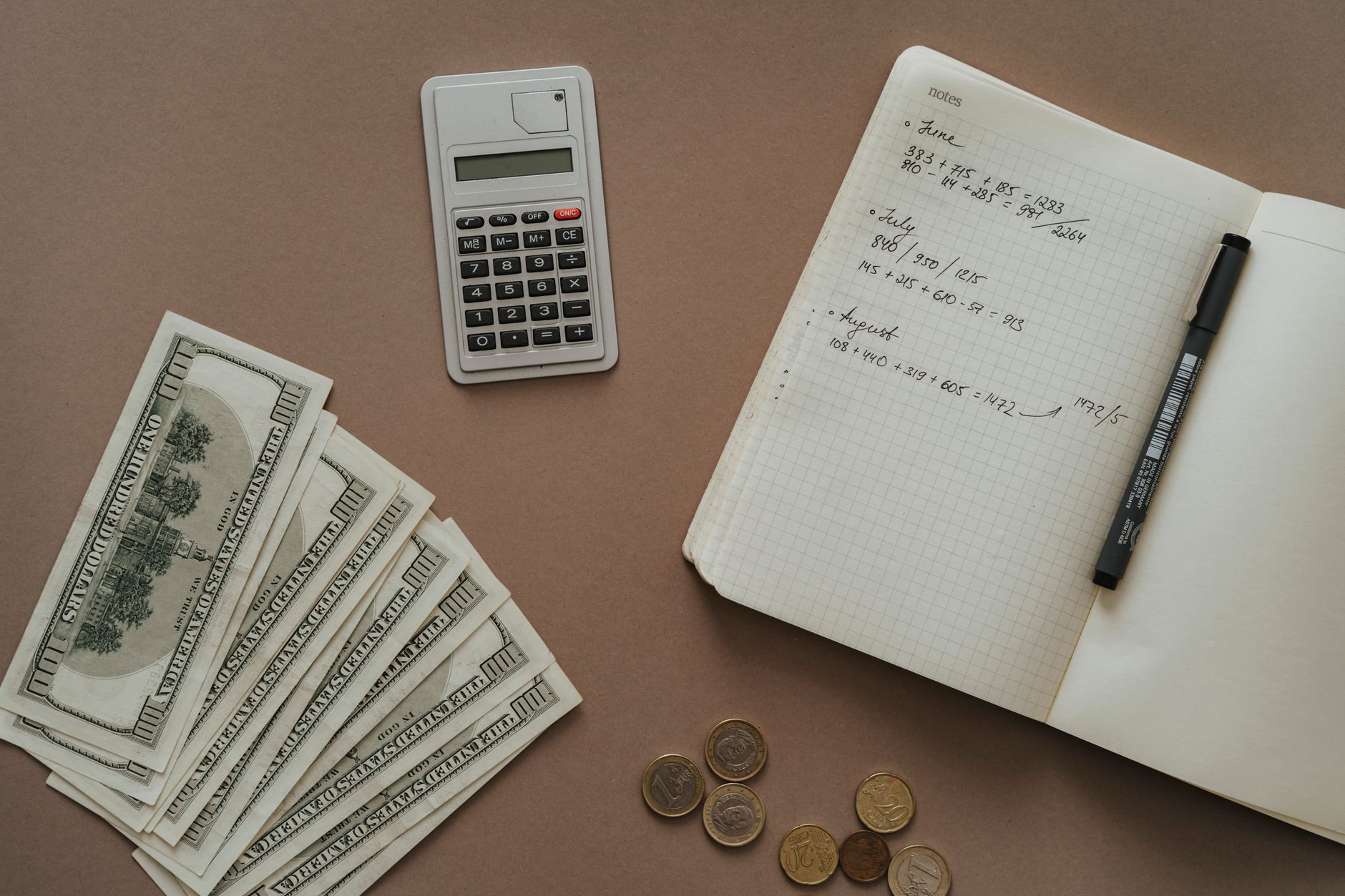 Diagram langkah praktis mengelola keuangan bisnis agar profit stabil dan arus kas terkontrol