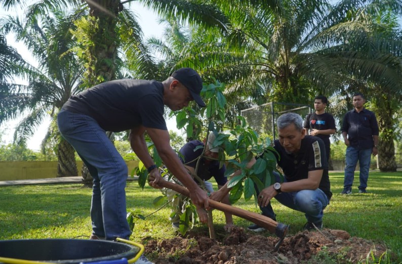 PTPN IV Regional IV Bersih-bersih Lingkungan