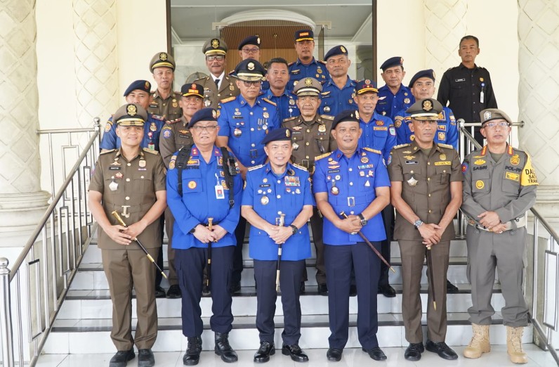 Pimpin Upacara HUT Damkar ke-107, Satpol PP ke-76 dan Satlinmas ke-64, Gubernur Al Haris: Momentum Meningkatkan Pelayanan Kepada Masyarakat