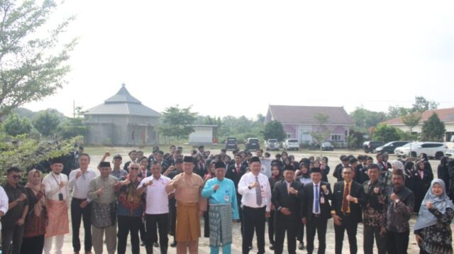 Lepas 219 Siswa PKL SMKN 6 Kota Jambi, Wagub Sani Dorong Generasi Siap Kerja dan Berdaya Saing Nasional