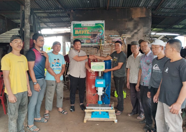Dorong Kapasitas UMKM Pandai Besi, PTPN IV Regional IV Salurkan Mesin Canggih dan Legalitas Usaha di Sungai Penuh