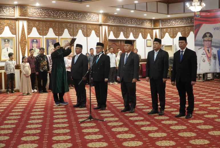 Gubernur Al Haris Lantik Lima Pejabat Pimpinan Tinggi Pratama, Tekankan Penguatan Kinerja, Kekompakan Tim, dan Integritas