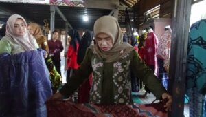 Hj. Hesti Haris Dorong Lahirnya Wirausaha Muda Melalui Pelatihan Batik Kontemporer PKW