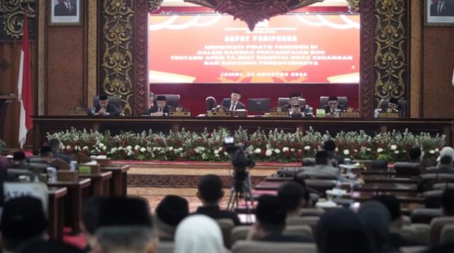 Gubernur Al Haris Bersama Forkopimda Jambi Ikuti Pidato Presiden RI dan Ketua DPR RI di Ruang Utama DPRD Provinsi