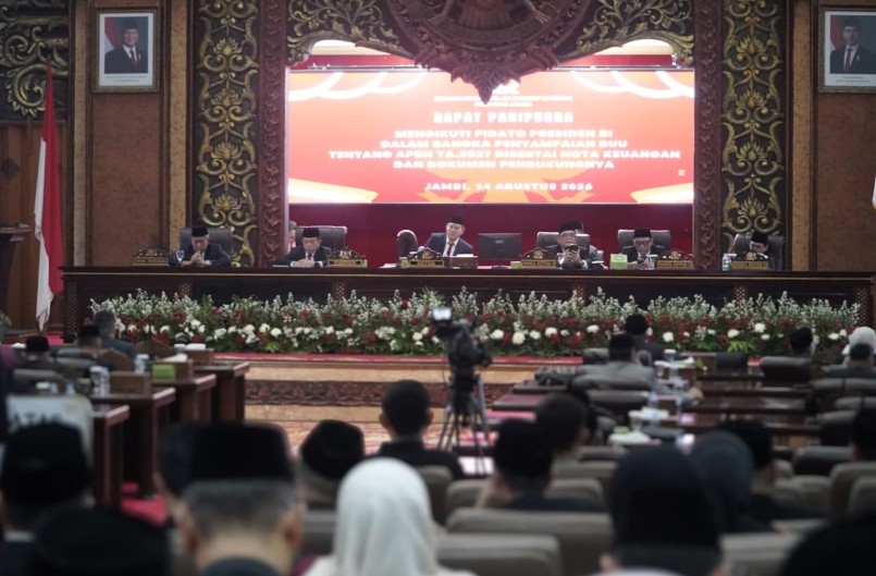 Gubernur Al Haris Bersama Forkopimda Jambi Ikuti Pidato Presiden RI dan Ketua DPR RI di Ruang Utama DPRD Provinsi