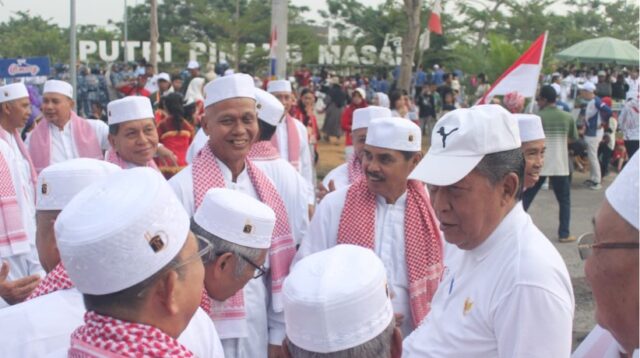 Wagub Sani Lepas Pawai Pembangunan, Bentangkan Semangat Kemerdekaan dari Taman Putri Pinang Masak ke Rumah Dinas Gubernur Jambi
