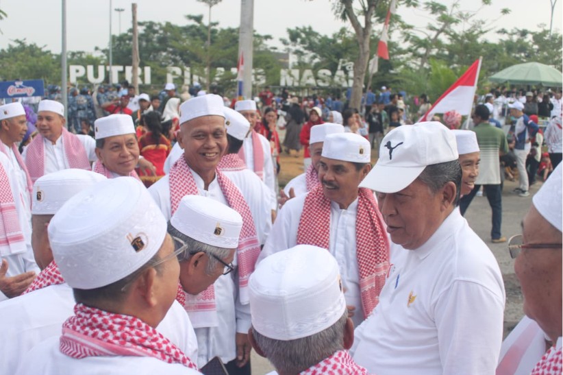 Wagub Sani Lepas Pawai Pembangunan, Bentangkan Semangat Kemerdekaan dari Taman Putri Pinang Masak ke Rumah Dinas Gubernur Jambi