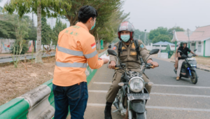 Bantu Lindungi Warga dari Kabut Asap, PT SAS Distribusikan 8.000 Masker di Batang Hari