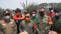 Gubernur Al Haris Pantau Karhutla Tahura di Batang Hari, Dua Waterbombing Disiapkan Gubernur Al Haris Pantau Karhutla Tahura di Batang Hari, Dua Waterbombing Disiapkan