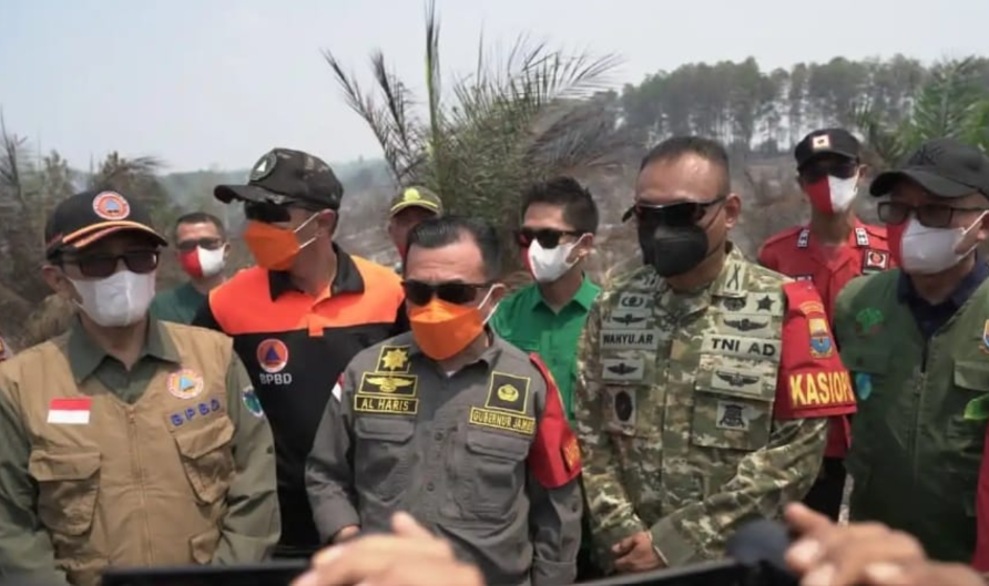 Gubernur Al Haris Pantau Karhutla Tahura di Batang Hari, Dua Waterbombing Disiapkan