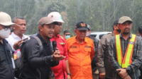 Wagub Sani Dampingi Wamen LH Tinjau Penanganan Karhutla di Desa Parit Culum Tanjab Timur Wagub Sani Dampingi Wamen LH Tinjau Penanganan Karhutla di Desa Parit Culum Tanjab Timur