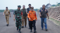 Gubernur Al Haris Bersama Danrem 042/Gapu Patroli Udara Tinjau Karhutla di Tanjab Timur