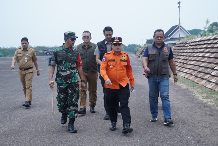 Gubernur Al Haris Bersama Danrem 042/Gapu Patroli Udara Tinjau Karhutla di Tanjab Timur