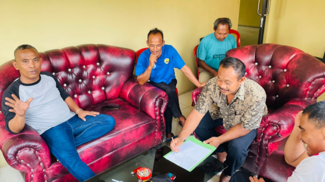 Pertemuan Perwakilan Warga Desa Penyengat Olak denga Kades Rutom, Janji Fasilitasi Dialog dengan Pemilik Stockpile