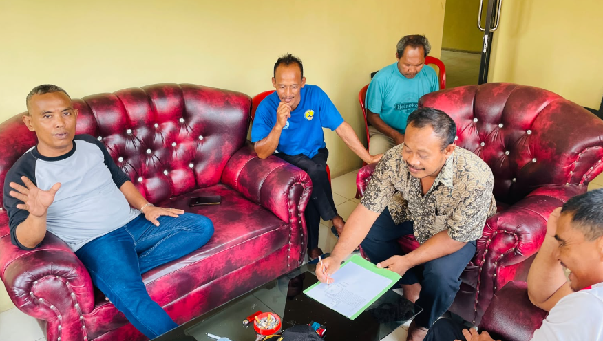 Pertemuan Perwakilan Warga Desa Penyengat Olak denga Kades Rutom, Janji Fasilitasi Dialog dengan Pemilik Stockpile
