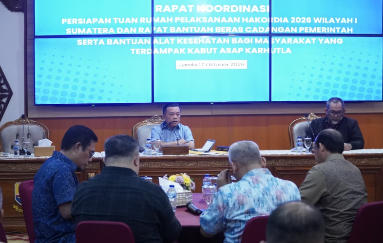 Gubernur Al Haris Pimpin Rakor Persiapan Tuan Rumah Hakordia 2026 Wilayah I Sumatera dan Penyaluran Bantuan Beras Dampak Karhutla